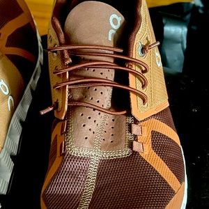 ON Cloud 5 Waterproof cocoa Men's size 11.5